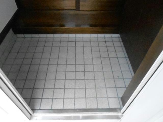 睦２－２－１６テラスハウスの玄関