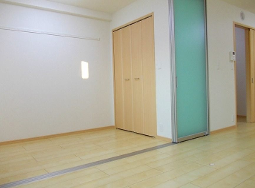 クレール姫路の洋室