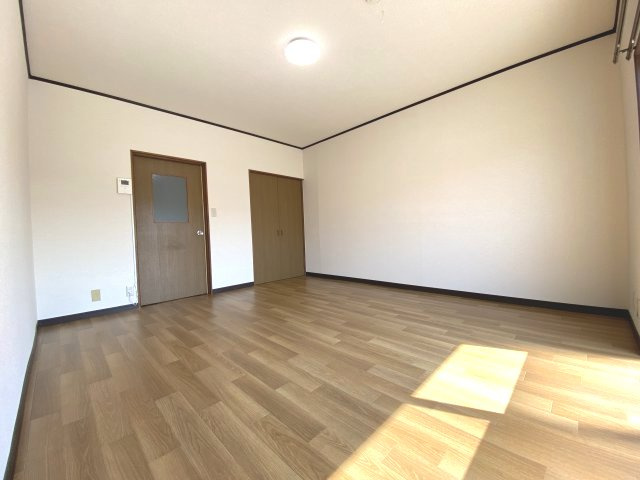 コーポヤマサの洋室