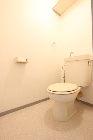 メゾン政喜Ⅲの玄関|同物件の反転の間取りです。現状優先です。