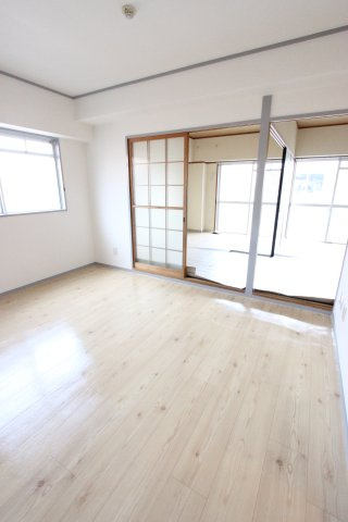 メゾン政喜Ⅲの洋室|現状優先です。