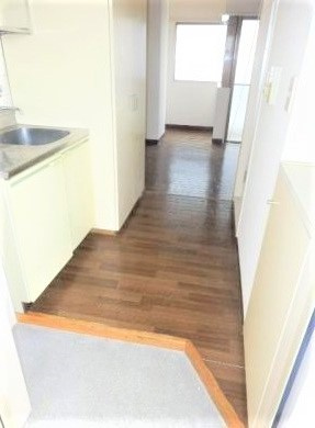 小平市小川東町１丁目の賃貸マンションの玄関