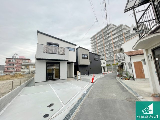 神戸市垂水区塩屋町　第1期　新築一戸建ての前面道路含む現地写真|周辺は閑静な住宅街！前面道路広々で車の出し入れも便利です。駐車が苦手な方でも安心して車庫入れできます！