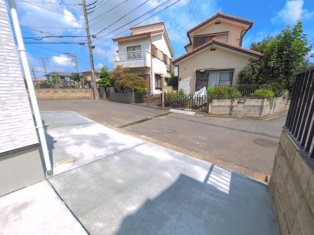 ふじみ野市苗間の新築一戸建の駐車場