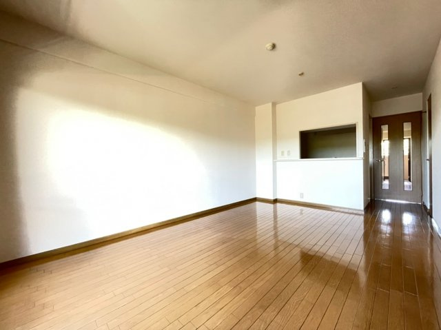 グレーシィ須磨アルテピアⅢ番街2の居間・リビング