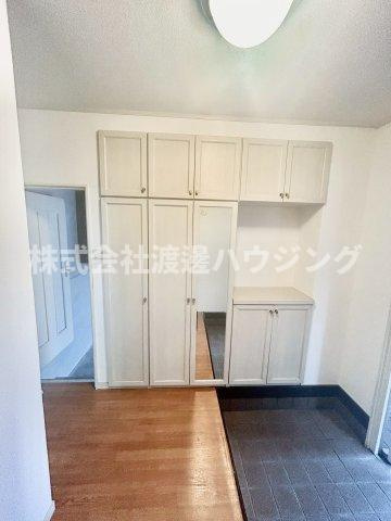 安立1丁目一戸建の収納|天井高シューズBOX