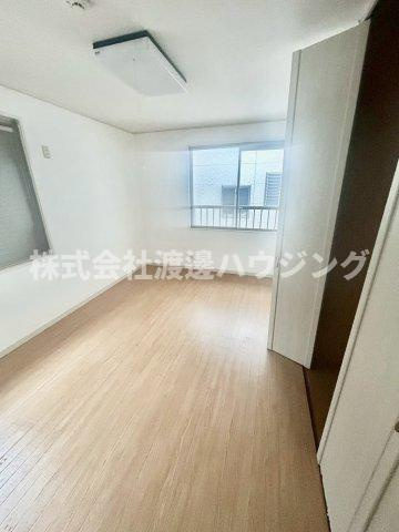 安立1丁目一戸建の洋室