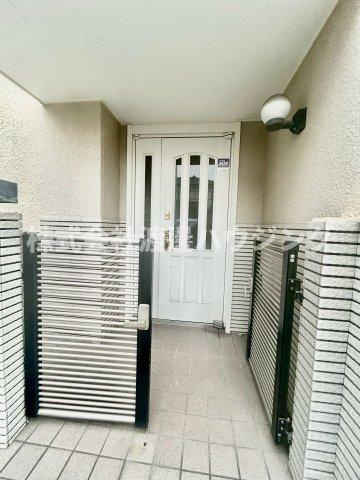 安立1丁目一戸建のエントランス