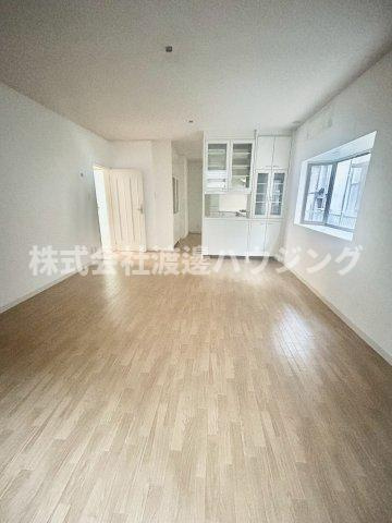 安立1丁目一戸建の居間・リビング