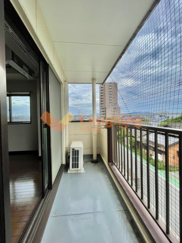 クラウンII津福のバルコニー|お洗濯にも便利なバルコニー付き