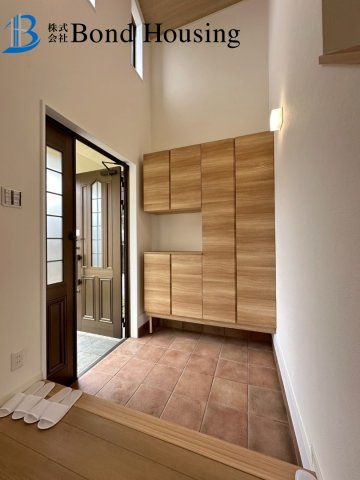 JR魚住駅徒歩12分　太陽光付き　魚住町錦が丘　中古戸建の玄関