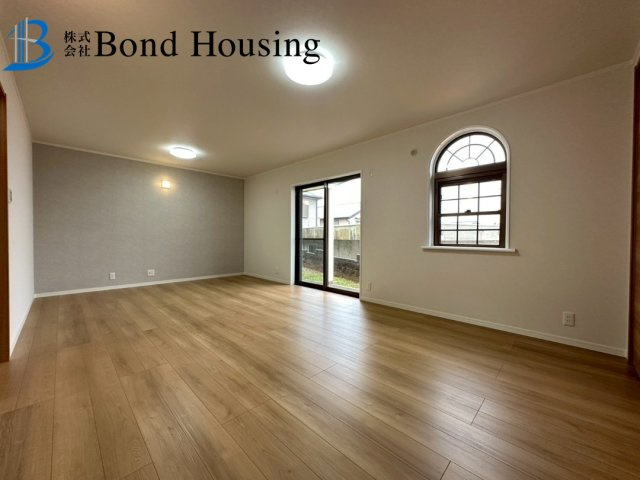 JR魚住駅徒歩12分　太陽光付き　魚住町錦が丘　中古戸建の居間・リビング