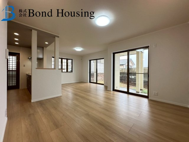 JR魚住駅徒歩12分　太陽光付き　魚住町錦が丘　中古戸建の居間・リビング