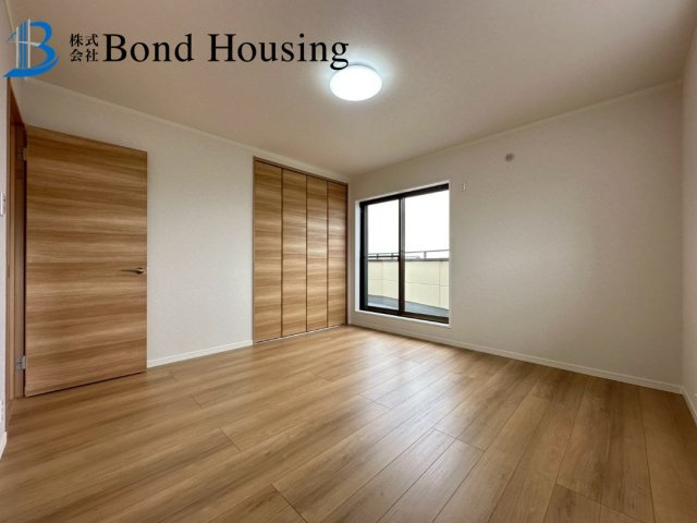 JR魚住駅徒歩12分　太陽光付き　魚住町錦が丘　中古戸建の洋室