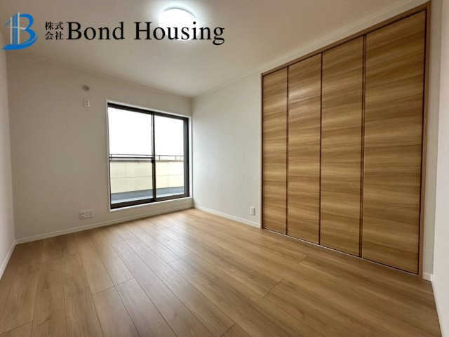 JR魚住駅徒歩12分　太陽光付き　魚住町錦が丘　中古戸建の洋室