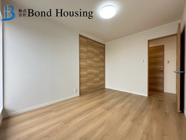 JR魚住駅徒歩12分　太陽光付き　魚住町錦が丘　中古戸建の洋室