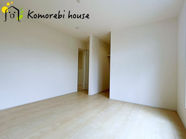 西区二ツ宮　新築一戸建て　リーブルガーデン　01の寝室|開放的な寝室です