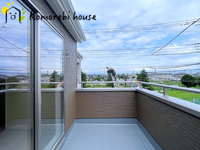 西区二ツ宮　新築一戸建て　リーブルガーデン　01のバルコニー|暖かな日差しのふりそそぐバルコニー