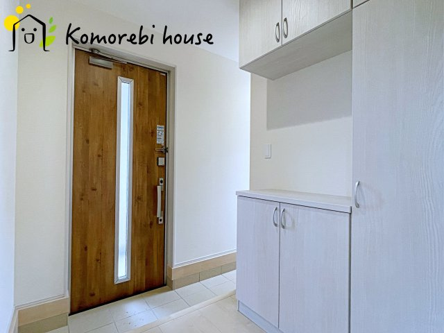 西区二ツ宮　新築一戸建て　リーブルガーデン　01の玄関|収納もある玄関です