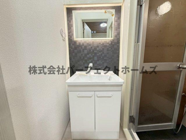 private Stockくずは並木の独立洗面台|朝の支度にも助かる、独立の洗髪洗面化粧台