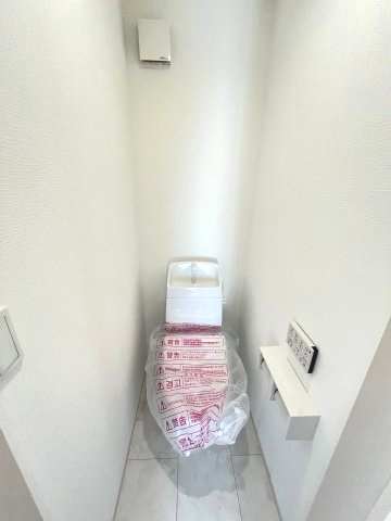 【トイレ】 | 福岡市西区拾六町4丁目　B号棟（全2棟）【仲介手数料無料・0円】 | 施工例。2階にもトイレです。施工例は完成時と異なる場合があります。