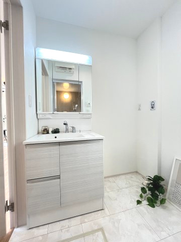 【洗面所】 | 福岡市西区拾六町4丁目　B号棟（全2棟）【仲介手数料無料・0円】 | 施工例。施工例は完成時と異なる場合があります。