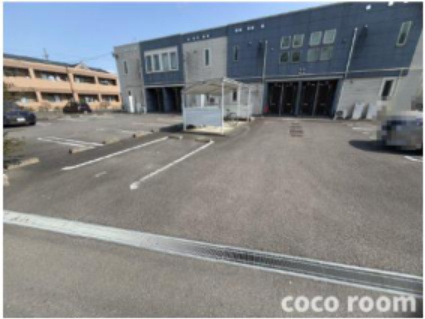 アイリスの駐車場