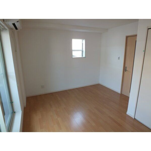 レジデンス千里丘の寝室