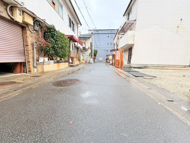 太秦井戸ケ尻町5期1号地の周辺|前道北側幅員４ｍです。