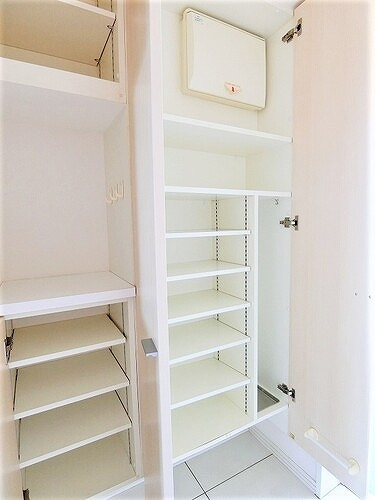 アーバンビュー渚ガーデン・タワーヴィレッジ１番館の収納|玄関収納　※2019年12月撮影