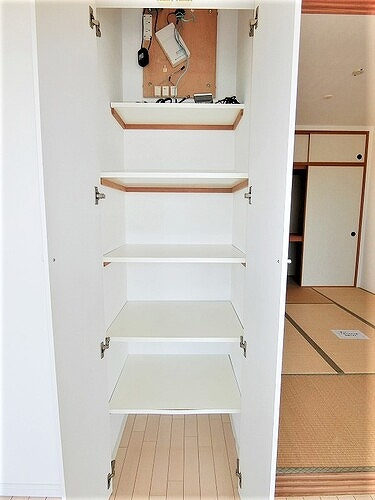 アーバンビュー渚ガーデン・タワーヴィレッジ１番館の収納|リビング・ダイニングの収納　※2019年12月撮影