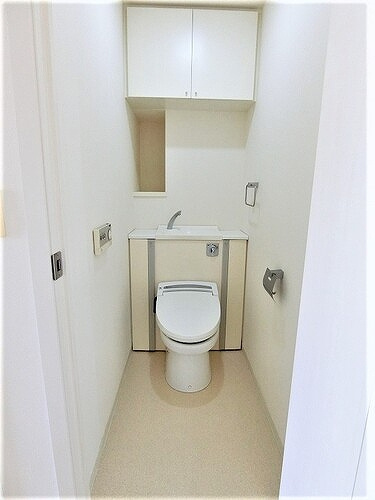 アーバンビュー渚ガーデン・タワーヴィレッジ１番館のトイレ|洗浄機能付き便座　※2019年12月撮影