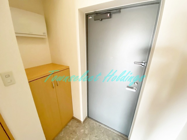 茅ヶ崎市茅ヶ崎２丁目の賃貸マンションの玄関