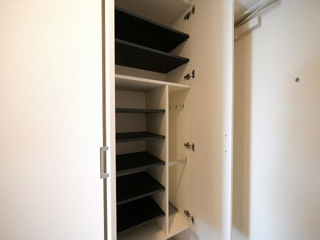 SERENiTE本町refletの玄関|SERENiTE本町reflet（セレニテ本町ルフレ）　下駄箱