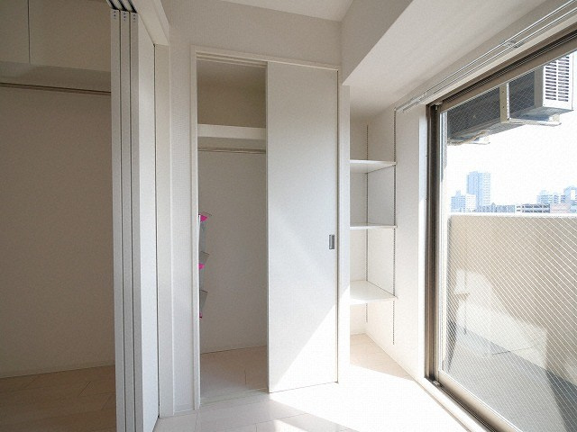 SERENiTE本町refletの収納|SERENiTE本町reflet（セレニテ本町ルフレ）　クローゼット