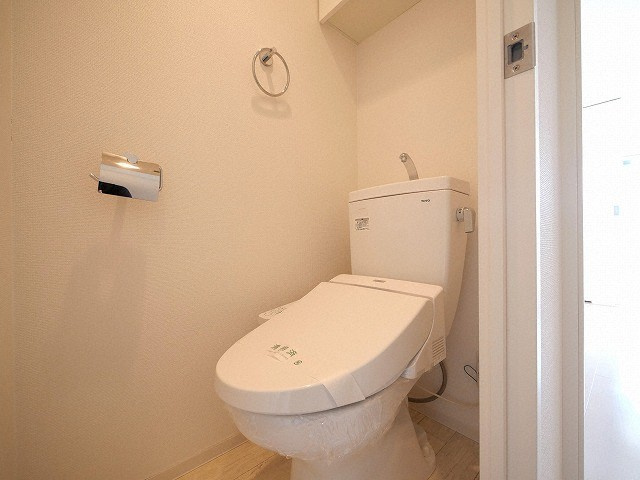 SERENiTE本町refletのトイレ|SERENiTE本町reflet（セレニテ本町ルフレ）　温水洗浄便座