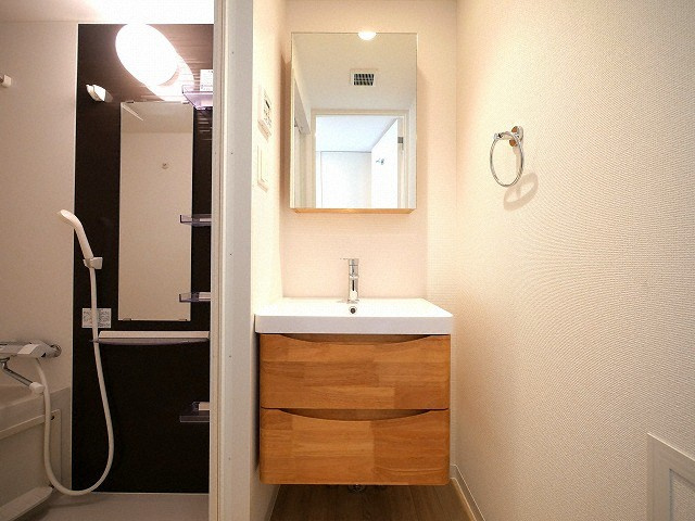 SERENiTE本町refletの独立洗面台|SERENiTE本町reflet（セレニテ本町ルフレ）　独立洗面化粧台