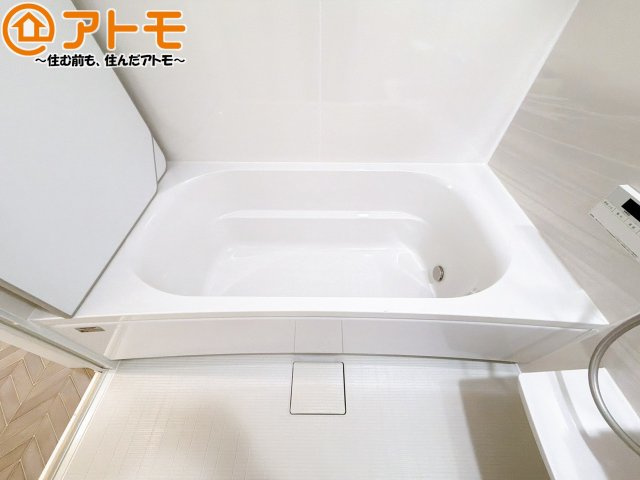 【浴室】 | 葵区羽鳥四丁目　戸建　全1棟 | 脚を伸ばしてリフレッシュ♪広々湯舟でお湯に浸かれば疲労回復効果につながります♪