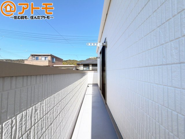 【バルコニー】 | 葵区羽鳥四丁目　戸建　全1棟 | 陽当りの良いバルコニーはお洗濯物はもちろんお布団もふかふかになります♪