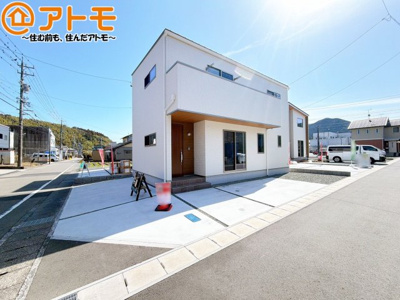【駐車場】 | 葵区羽鳥四丁目　戸建　全1棟 | リビングへ直接荷物を入れられる駐車場♪