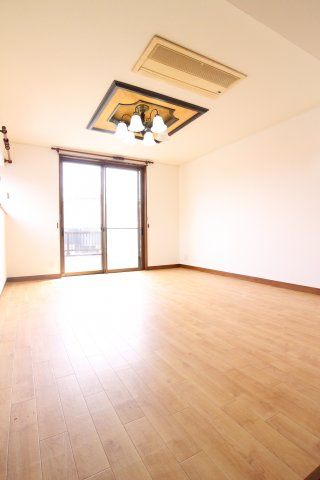 南別府4丁目戸建の居間・リビング