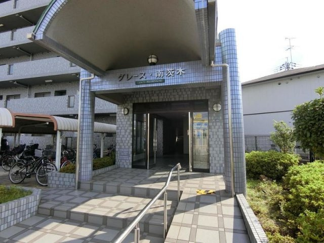 グレース南茨木のエントランス