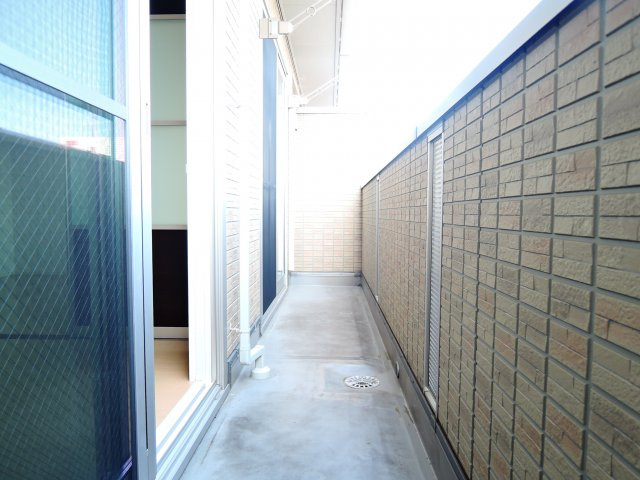 高槻市中川町のアパートのバルコニー