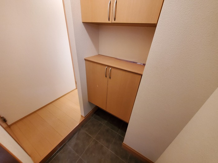 高槻市中川町のアパートの玄関