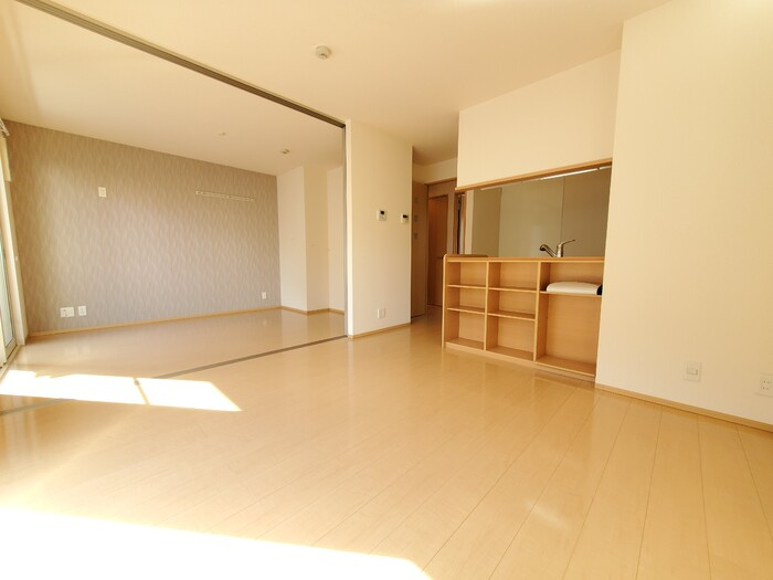 高槻市中川町のアパートの居間・リビング