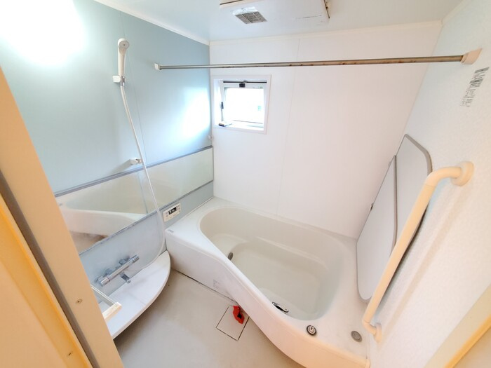 高槻市中川町のアパートの浴室