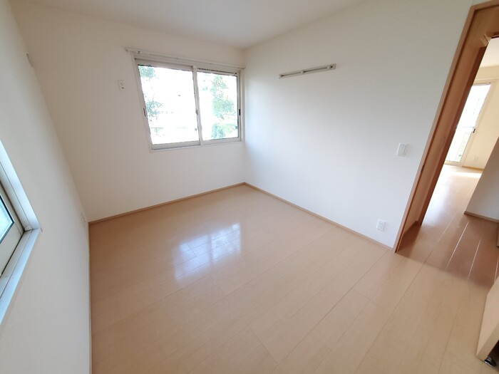 高槻市中川町のアパートの洋室
