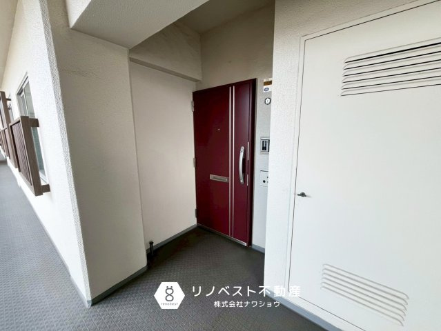 八戸ノ里グランドマンションB棟のエントランス|【リノベスト不動産】女性スタッフ・男性スタッフ共に活躍中！