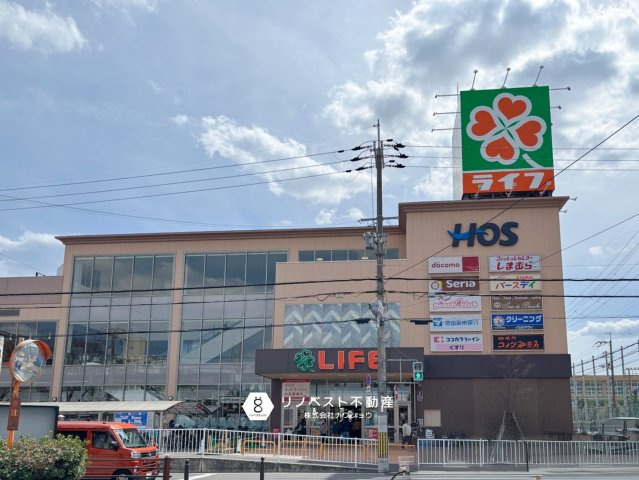 八戸ノ里グランドマンションB棟の周辺|スーパー・薬局・百均などが揃った複合施設が周辺にあるため日常のお買い物には困りません♪