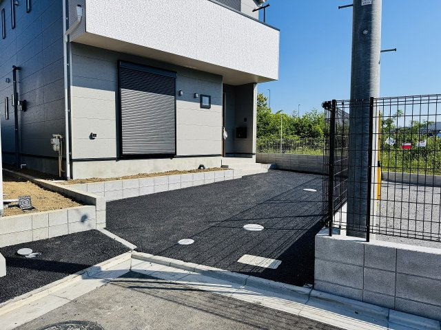 八王子市　泉町　新築一戸建て　２６期の駐車場|～カースペースは1台分～